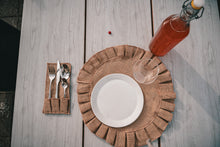 Load image into Gallery viewer, Plate and Spoon Holder · Wholesale